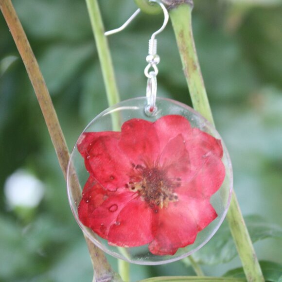 Hand Crafted Resin Earrings with Real Flowers - Picture 4 of 4